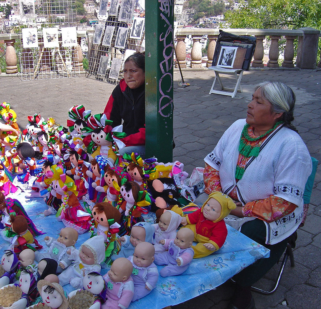 street doll vendors guanajuato mexico