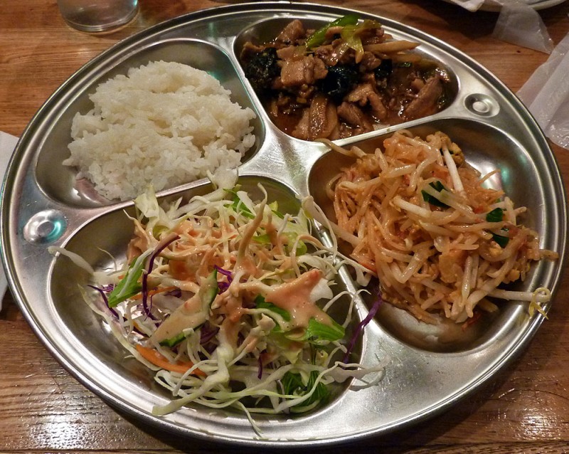 tokyo cheap all-you-can eat tabehodai phad thai