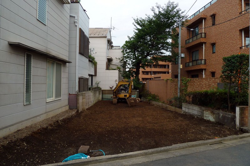 house demolition tokyo japan vacant lot shinjuku