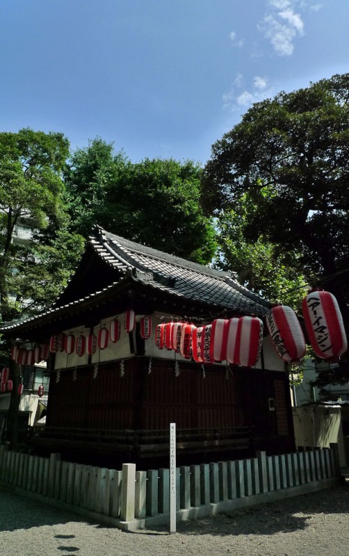 tenso jinja lanterns