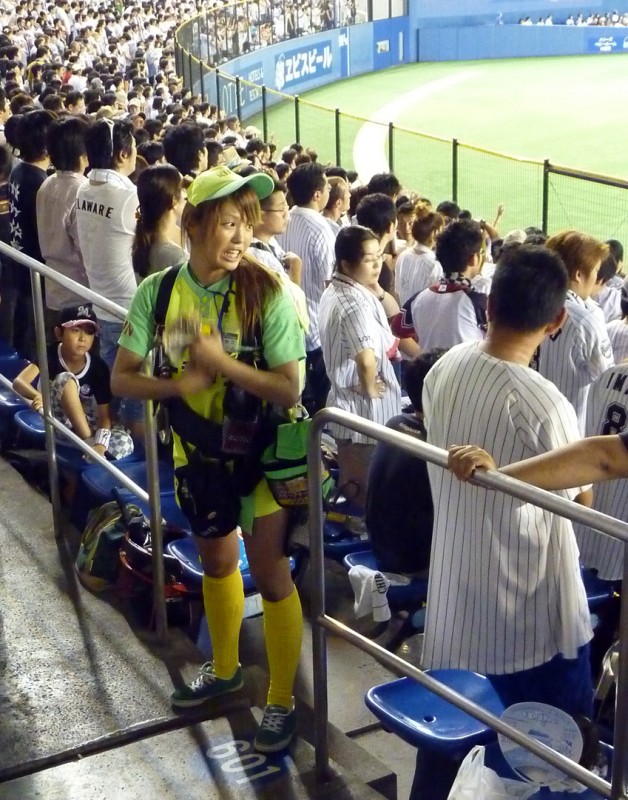 beergirl japan baseball