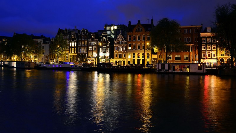amsterdam night photography canal lights dutch style