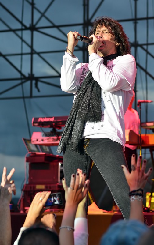 Kelly Hansen from Hurricane doing the foreigner vocals