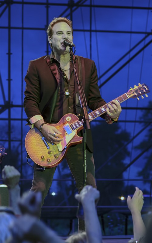 Thom Gimbel formerly of aerosmith plays for Foreigner in Oregon