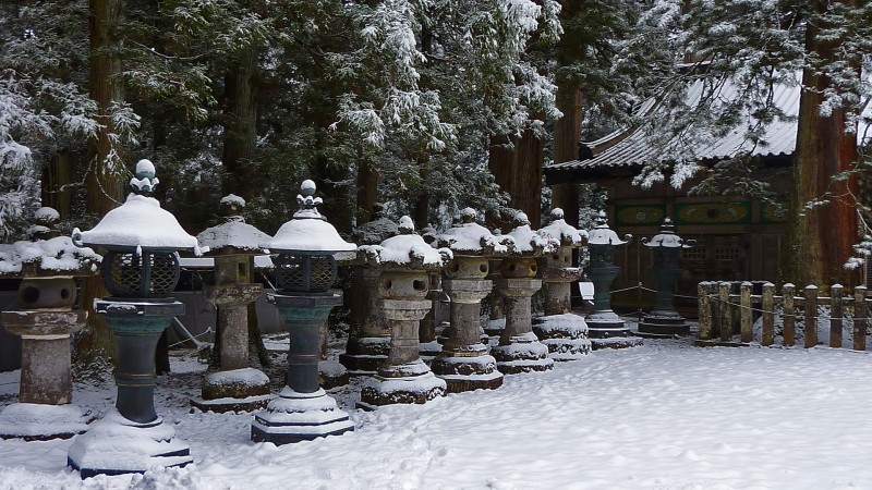 snow japan scene winter lanterns