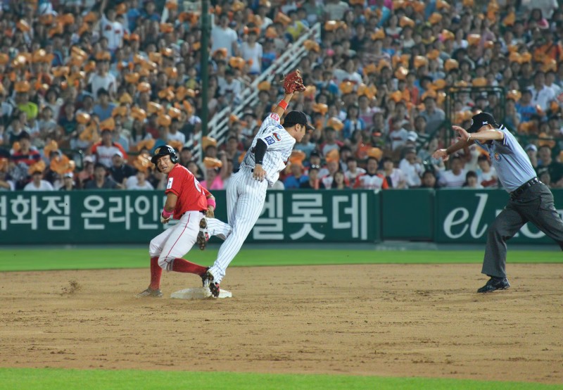문규현 Mungyuhyeon wyrens lotte giants safe call stolen base