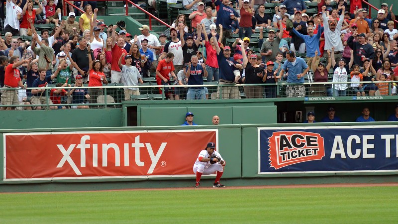 126_6218 Darnell McDonald takes away a home run from Kelly Johnson boston red sox fenway park