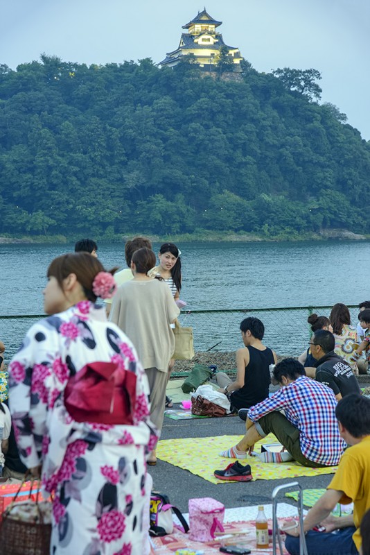 inuyama castle fireworks setup yukata