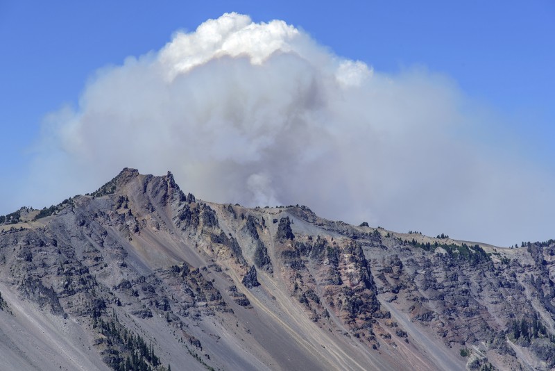 crater lake wildfire smoke