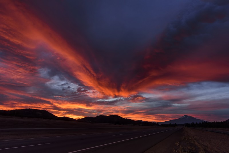 mt shasta i-5 sunrise