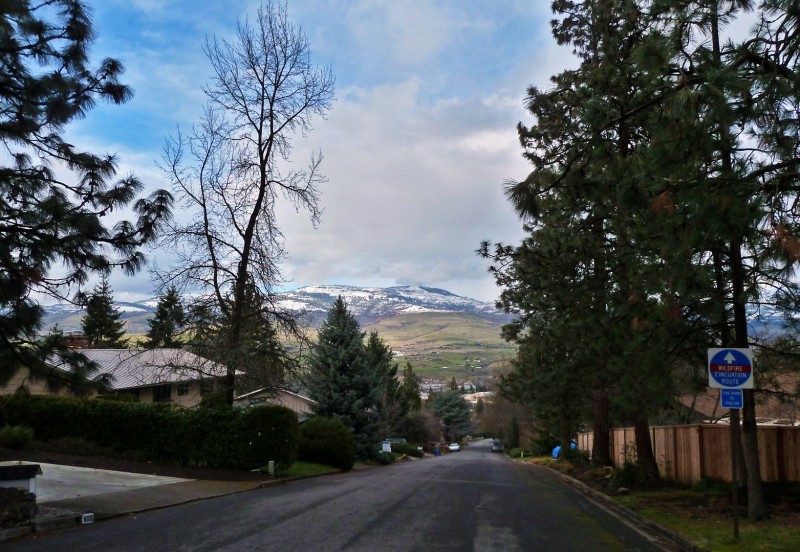 euclid avenue ashland oregon grizzly peak snow capped mountains