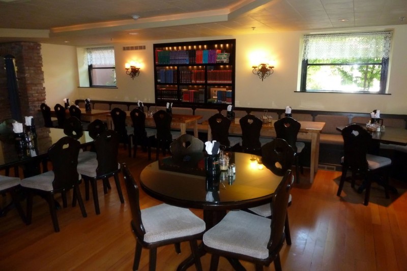 german restaurant jacksonville interior Frau Kemmling Schoolhaus