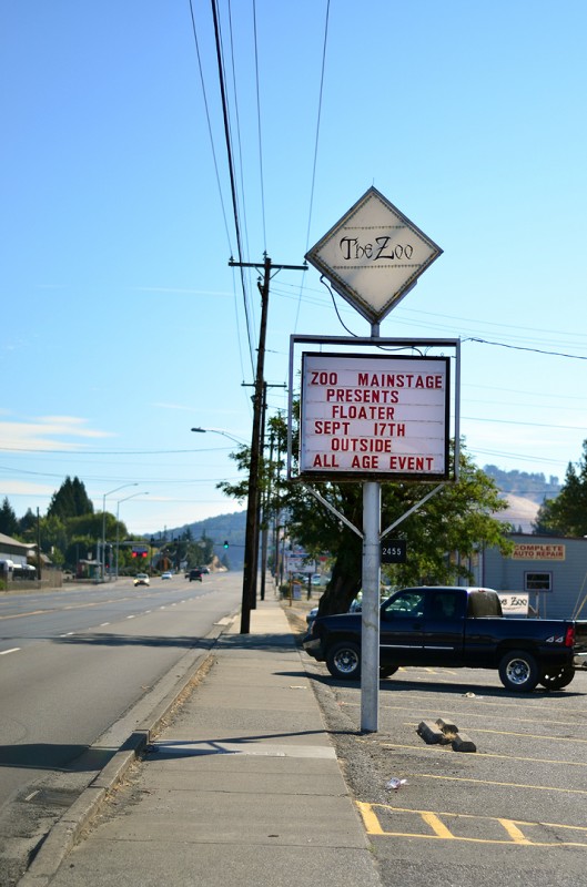 floater Roseburg the zoo sign floater tall boy roseburg oregon september 2011