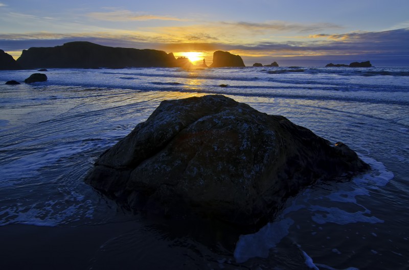 bandon oregon pacific ocean sunset rock