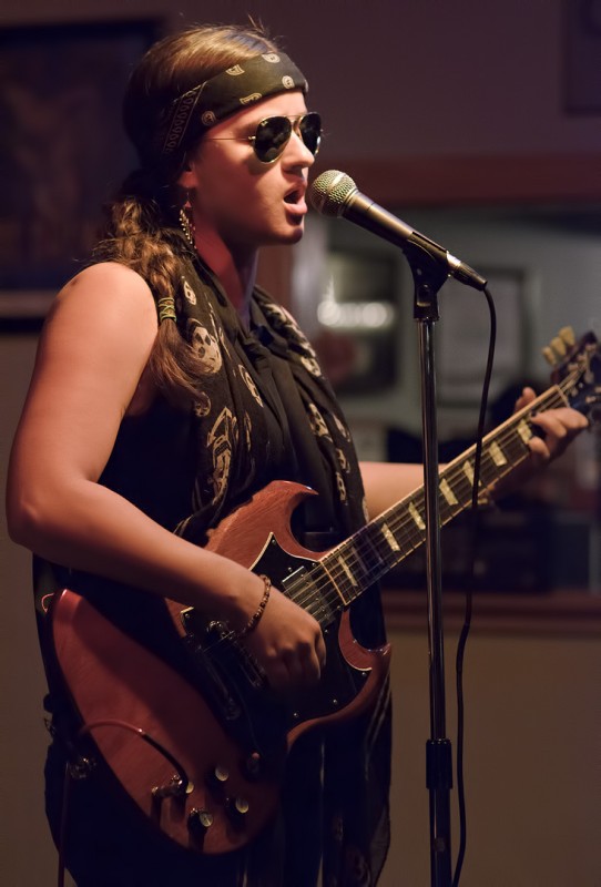 Brynna Dean of 100 watt mind performing at tap house