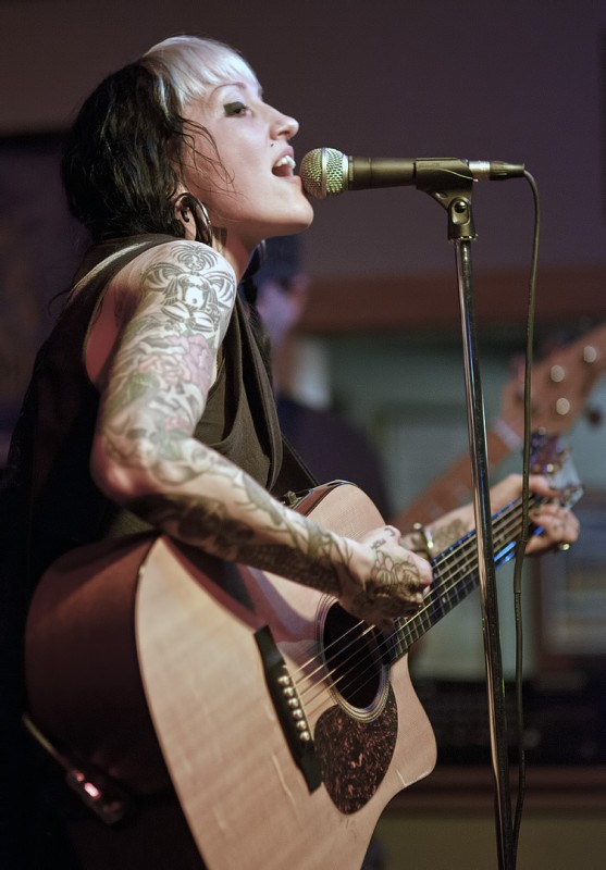 kimbo rose playing guitar and singing for absinthe rose at tap house