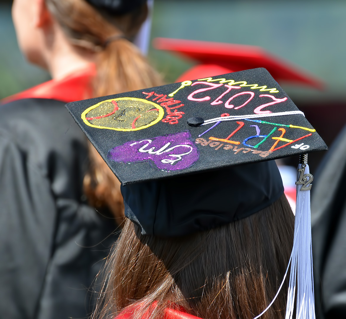 College Graduation Hat Decoration Ideas | Birrete de graduación, Birrete,  Birretes decorados