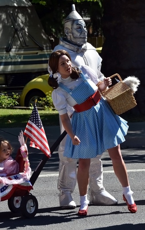 wizard of oz ashland 4th of July parade 2012 dorthy tin man costume ideas wizard of oz costumes dorothy tin man