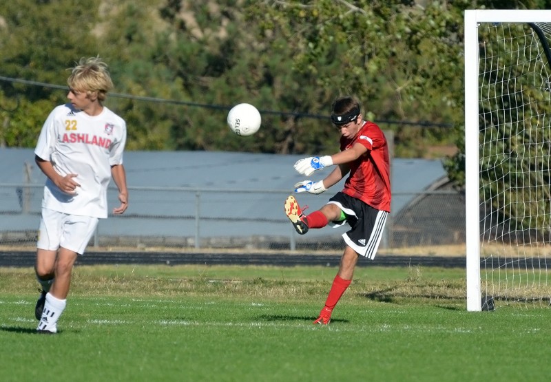 goal kick ahs jv soccer Tejas Leier Heyden Tejas Leier Heyden goalie