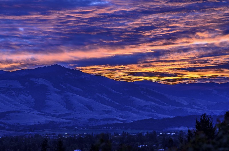 firey firy sunrise mountains pre dawn fire in the sky ashland ashland oregon pre-sunrise sky orange red color