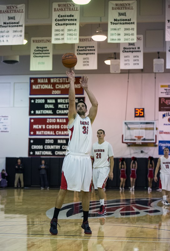 eric thompson sou basketball men's basketball bob rheim arena southern oregon ashland