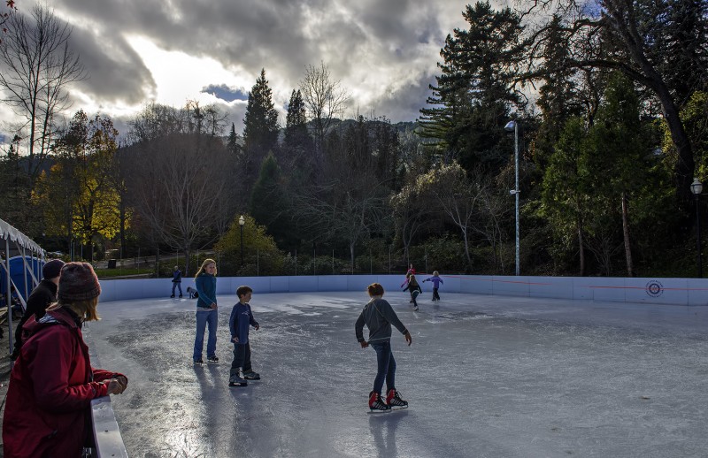 darex family ice rink ashland rotary centenial ice skating lithia park oregon outdoor prices tickets rental skates