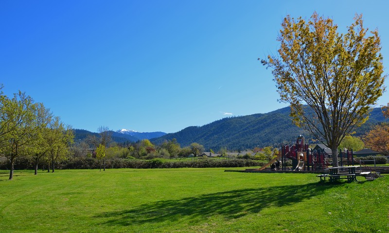 mt ashland from helman elementary school