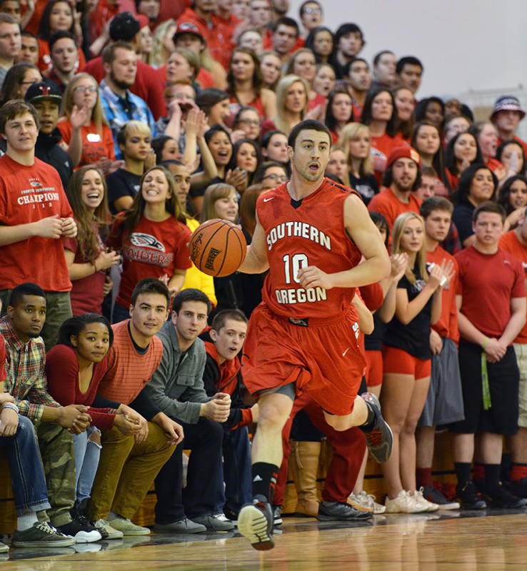 SOU Men's Basketball vs OIT Kyle Tedder crowd