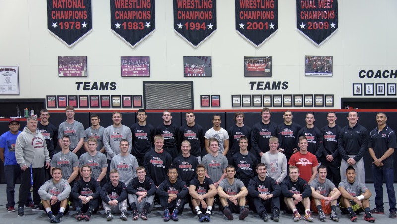 2015 SOU wrestling team smiling