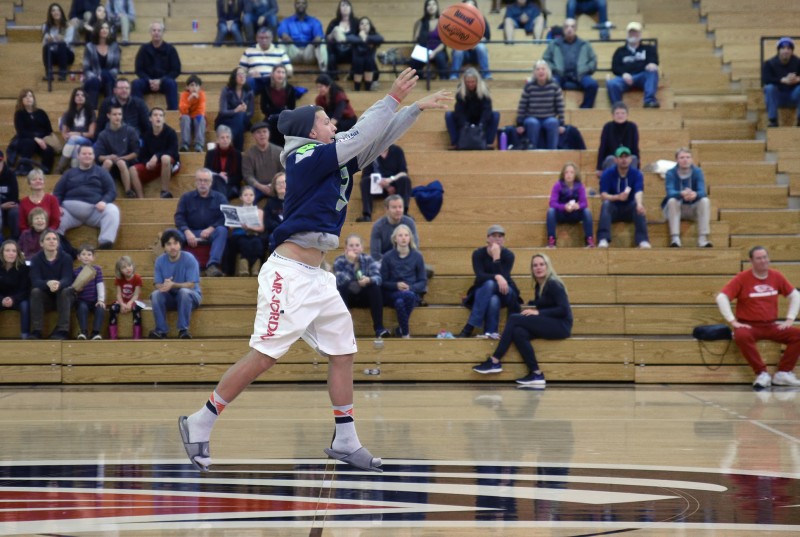 SOU women's basketball halftime shot by austin dodge
