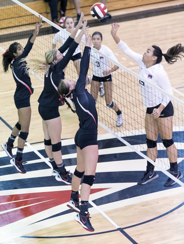 SOU volleyball Courtney Macklin Nila Lukens Tyana Andrews