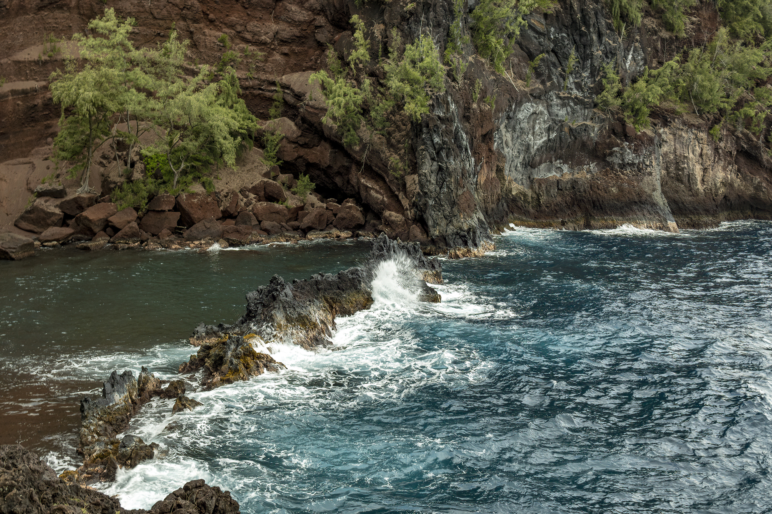 red sand beach hana maui hawaii-DeNoiseAI-clear