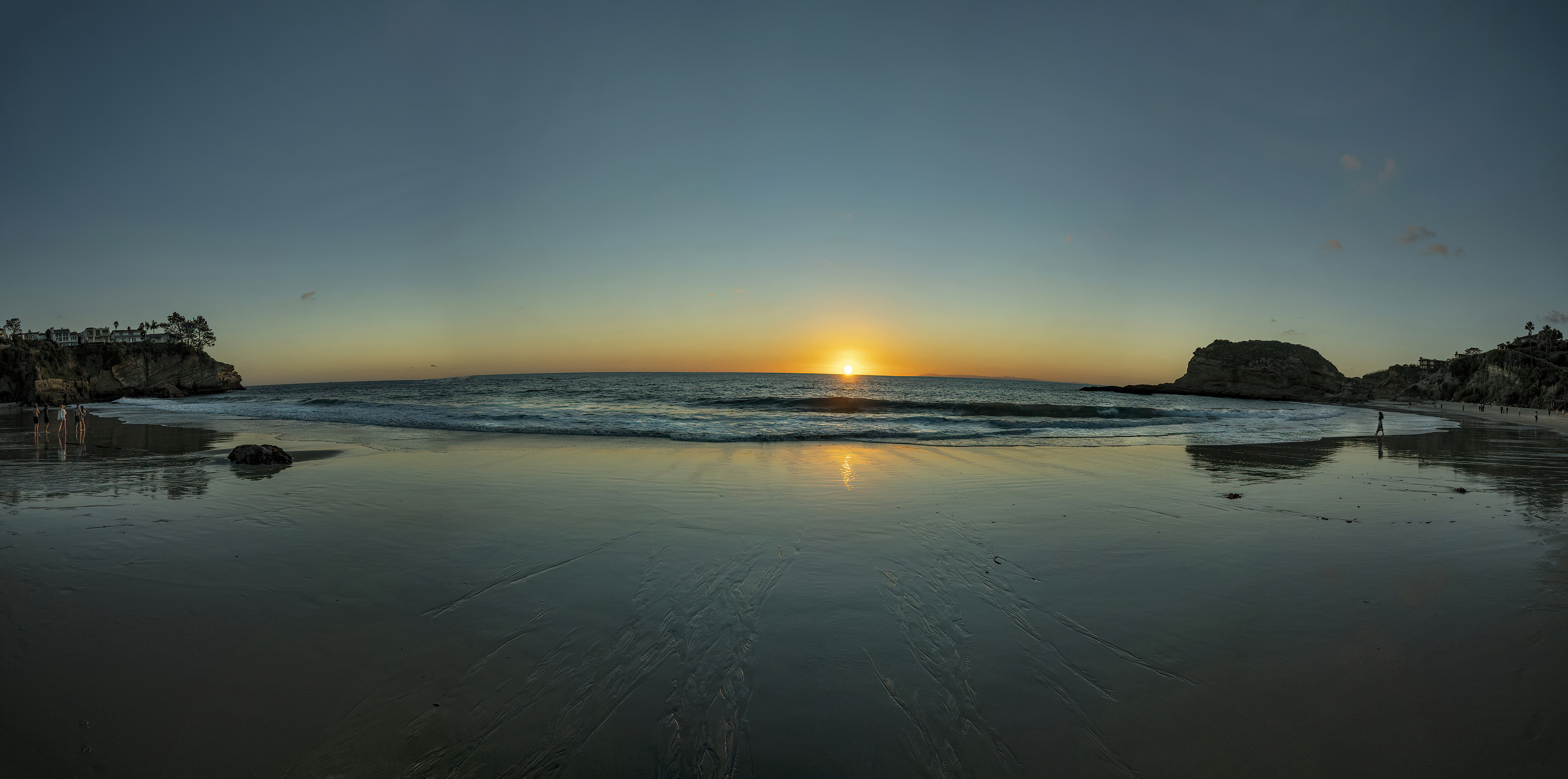 8-photo photomerge laguna beach sunset-DeNoiseAI-clear-DeNoiseAI-severe-noise