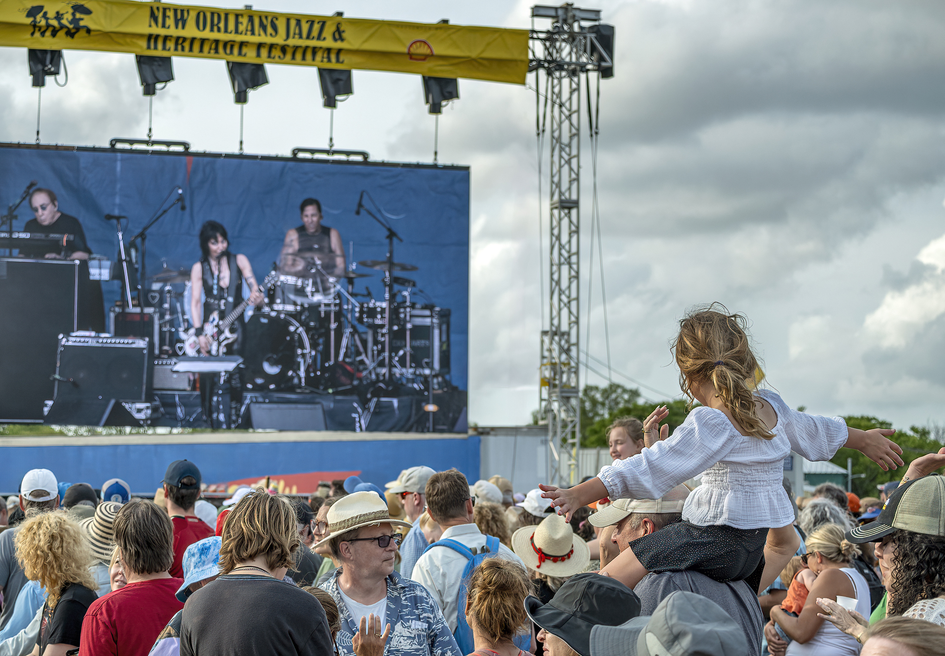 joan jett crowd girls jazz fest